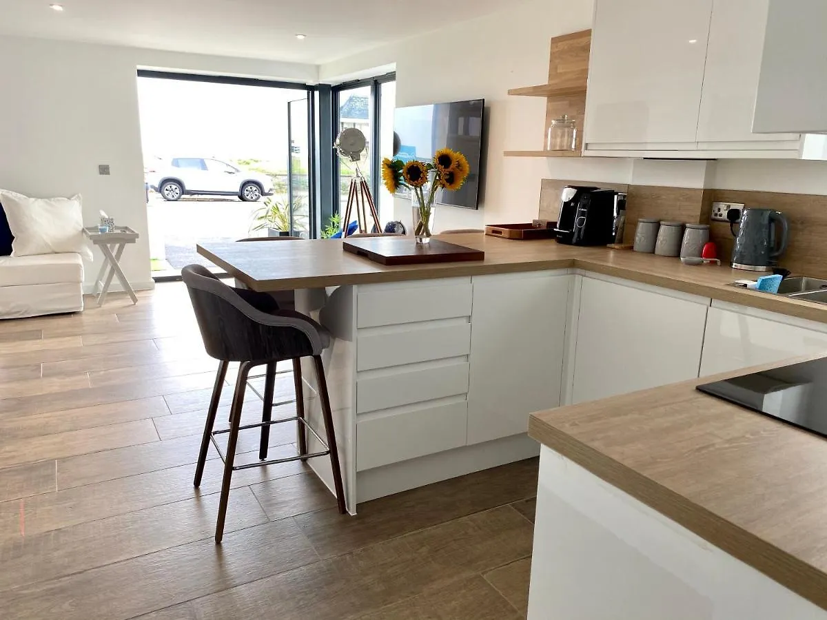 Brand New Beachfront Ground Floor With Garden 2 Bed Apartment 6 Guests Bournemouth 0*,  United Kingdom