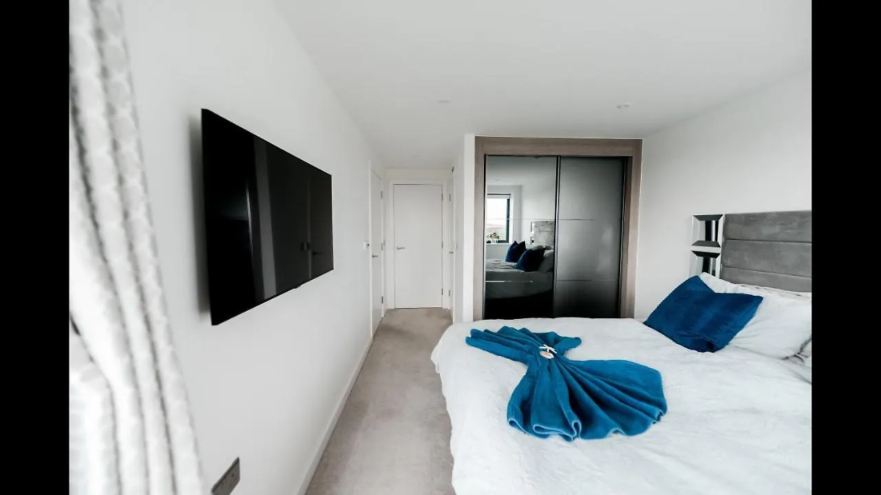 Brand New Beachfront Ground Floor With Garden 2 Bed Apartment 6 Guests Bournemouth 0*,  United Kingdom