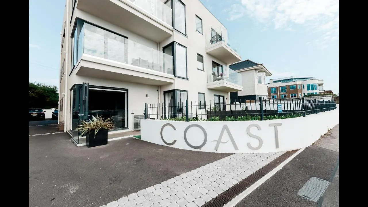 Brand New Beachfront Ground Floor With Garden 2 Bed Apartment 6 Guests Bournemouth