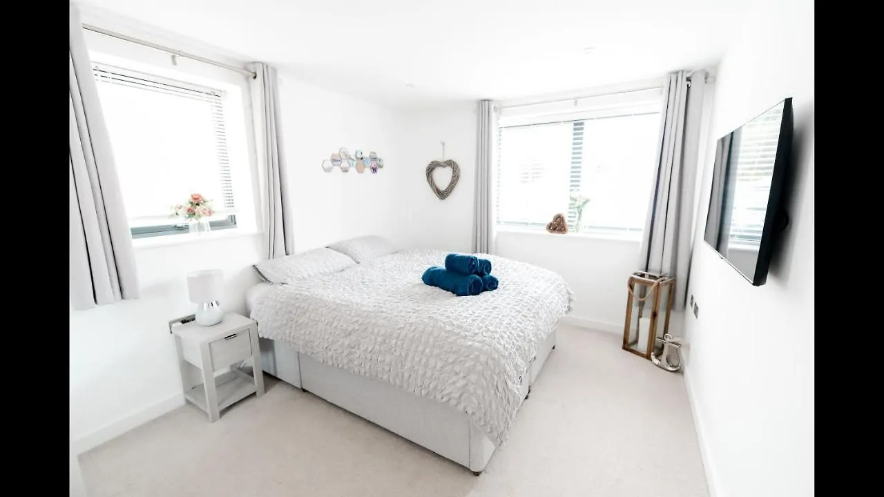 Brand New Beachfront Ground Floor With Garden 2 Bed Apartment 6 Guests Bournemouth